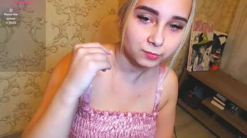 Snapshot of vikiwaitingforyou chatting on 02/15/25, 01:16 Vitoria online show from 02/15/25, 01:16