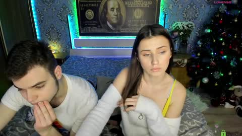 Snapshot of vikki_and_george chatting on 01/22/25, 07:13 vikki and george online show from 01/22/25, 07:13