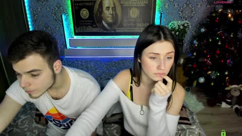 Snapshot of vikki_and_george chatting on 01/23/25, 09:39 vikki and george online show from 01/23/25, 09:39