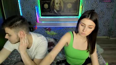 Snapshot of vikki_and_george chatting on 02/10/25, 06:35 vikki and george online show from 02/10/25, 06:35