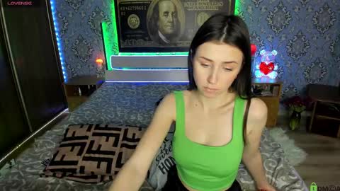 Snapshot of vikki_and_george chatting on 02/17/25, 04:48 vikki and george online show from 02/17/25, 04:48