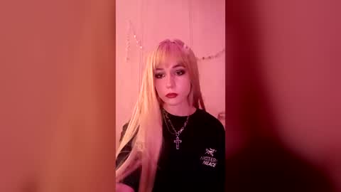 Snapshot of vikki_l0ve chatting on 07/16/26, 07:25 vikki online show from 07/16/26, 07:25