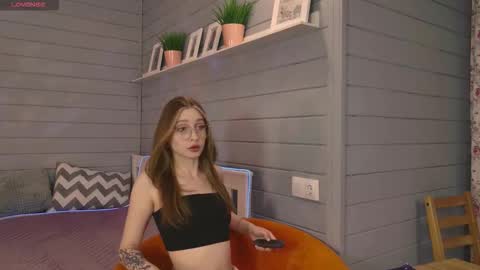 Snapshot of vikki_wye chatting on 10/02/25, 04:19 Viki online show from 10/02/25, 04:19