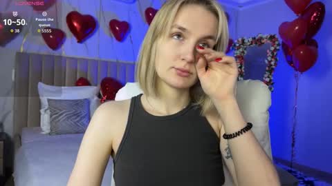 Vikky online show from 02/24/26, 12:41