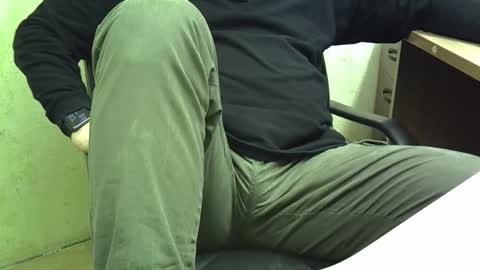 Snapshot of viknik16cm chatting on 10/30/25, 04:58 viknik16cm online show from 10/30/25, 04:58