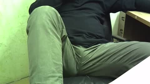 Snapshot of viknik16cm chatting on 11/10/25, 05:17 viknik16cm online show from 11/10/25, 05:17