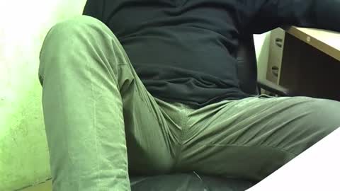 Snapshot of viknik16cm chatting on 11/13/25, 06:01 viknik16cm online show from 11/13/25, 06:01