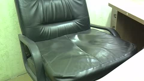 Snapshot of viknik16cm chatting on 12/22/25, 10:01 viknik16cm online show from 12/22/25, 10:01