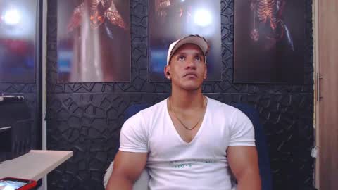 Snapshot of viktorherrera chatting on 04/30/26, 02:23 Viktor Herrera online show from 04/30/26, 02:23