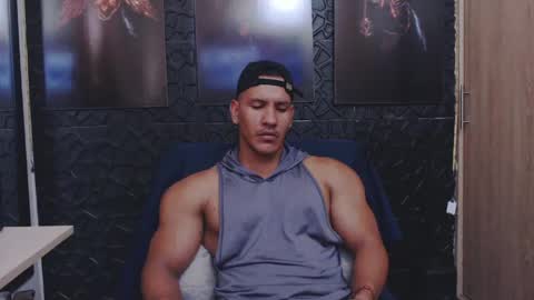 Snapshot of viktorherrera chatting on 05/19/26, 03:07 Viktor Herrera online show from 05/19/26, 03:07