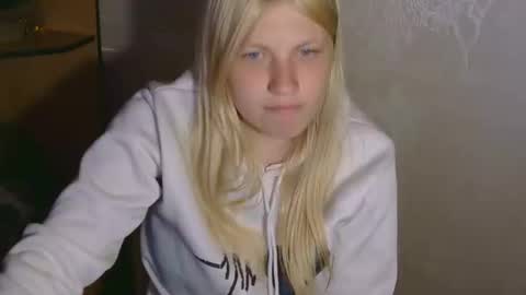 viktoria20502 online show from 10/03/25, 08:28