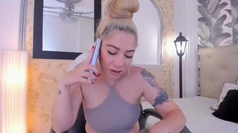 Snapshot of viktoria_davis_ chatting on 01/13/25, 04:41 Viktoria online show from 01/13/25, 04:41