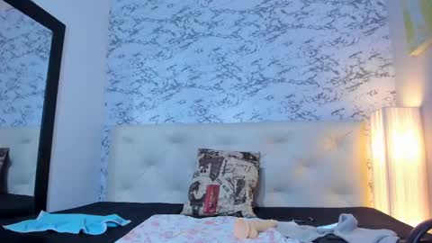 Snapshot of viktoria_davis_ chatting on 01/19/25, 04:01 Viktoria online show from 01/19/25, 04:01