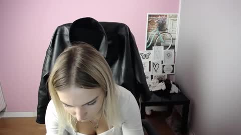 viktoria_lovely online show from 10/13/25, 11:21