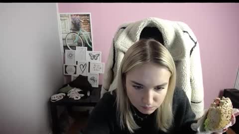 viktoria_lovely online show from 01/07/26, 09:23