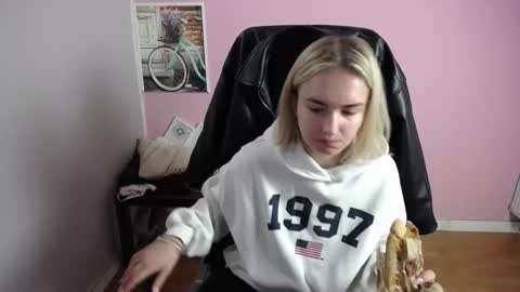 viktoria_lovely online show from 03/17/26, 07:33