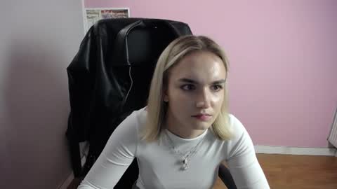 viktoria_lovely online show from 06/12/26, 10:58