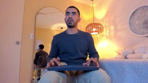 Snapshot of vince_colin chatting on 11/24/25, 05:40 VINCE online show from 11/24/25, 05:40