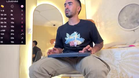 Snapshot of vince_colin chatting on 11/30/25, 06:17 VINCE online show from 11/30/25, 06:17