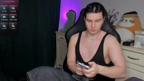 Vincent Strong online show from 12/21/25, 01:40