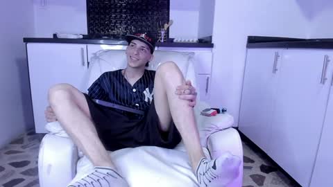 Snapshot of vincenthunter chatting on 01/13/25, 10:45 Vincent online show from 01/13/25, 10:45