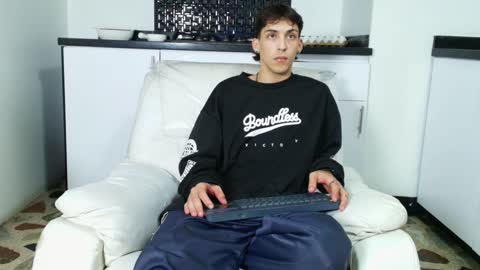 Snapshot of vincenthunter chatting on 01/28/25, 10:12 Vincent online show from 01/28/25, 10:12