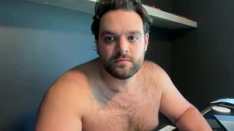 Snapshot of vinfaro27 chatting on 09/26/25, 05:50 Vinfaro27 online show from 09/26/25, 05:50