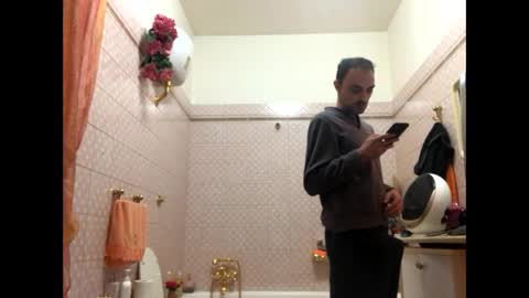 Snapshot of vinmin90 chatting on 10/21/25, 12:39 Zenith online show from 10/21/25, 12:39