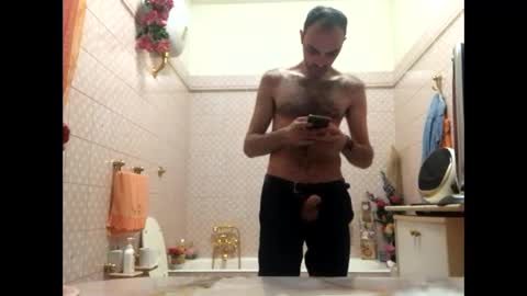 Snapshot of vinmin90 chatting on 11/12/25, 09:25 Zenith online show from 11/12/25, 09:25