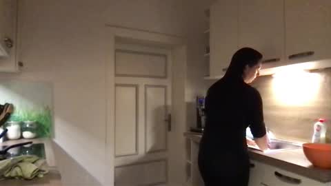 Snapshot of viola_beck chatting on 10/17/25, 05:32 Vio online show from 10/17/25, 05:32