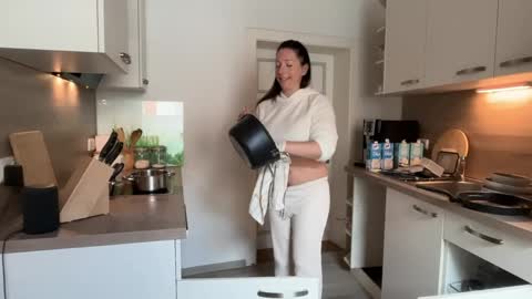 Snapshot of viola_beck chatting on 05/14/26, 10:11 Vio online show from 05/14/26, 10:11
