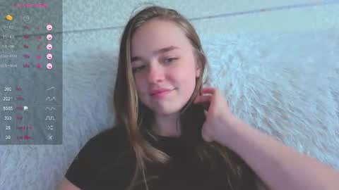 Snapshot of viola_star_ chatting on 06/22/26, 12:35 Your Vi online show from 06/22/26, 12:35