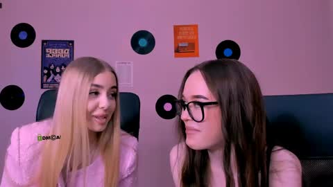 viola_sweet_ online show from 05/13/26, 08:34