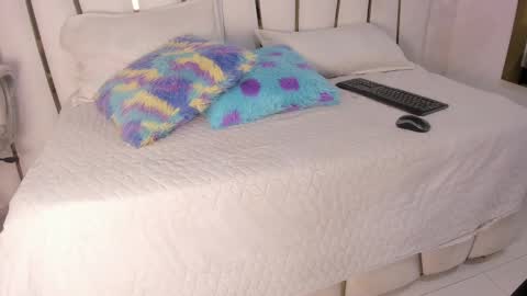 Snapshot of violeet_gray chatting on 02/15/25, 11:50 violeet_gray online show from 02/15/25, 11:50