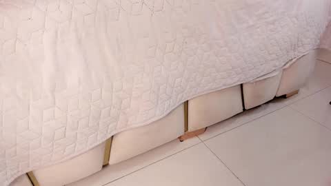 Snapshot of violeet_gray chatting on 02/15/25, 02:55 violeet_gray online show from 02/15/25, 02:55