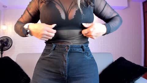 Snapshot of violeet_scott chatting on 12/27/24, 10:55 Violett Everyday From 0530 to 1430 Col Time online show from 12/27/24, 10:55