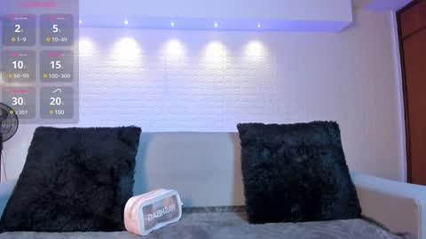Snapshot of violeet_scott chatting on 01/04/25, 10:38 Violett Everyday From 0530 to 1430 Col Time online show from 01/04/25, 10:38