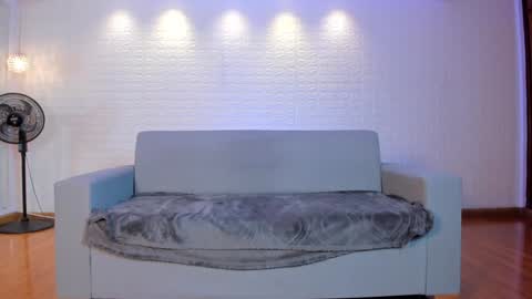 Snapshot of violeet_scott chatting on 01/04/25, 04:43 Violett Everyday From 0530 to 1430 Col Time online show from 01/04/25, 04:43