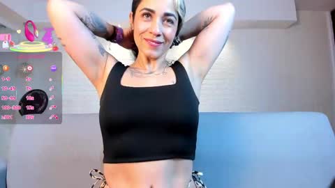 Snapshot of violeet_scott chatting on 03/11/25, 10:51 Violett Everyday From 0530 to 1430 Col Time online show from 03/11/25, 10:51