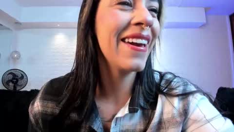 Snapshot of violeet_scott chatting on 10/29/25, 10:50 Violett Everyday From 0530 to 1430 Col Time online show from 10/29/25, 10:50