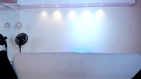 Snapshot of violeet_scott chatting on 11/28/25, 10:51 Violett Everyday From 0530 to 1430 Col Time online show from 11/28/25, 10:51