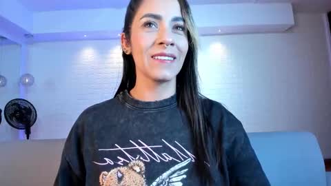 Snapshot of violeet_scott chatting on 11/29/25, 10:40 Violett Everyday From 0530 to 1430 Col Time online show from 11/29/25, 10:40