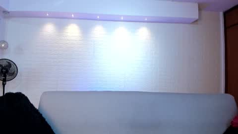 Snapshot of violeet_scott chatting on 12/15/25, 10:41 Violett Everyday From 0530 to 1430 Col Time online show from 12/15/25, 10:41