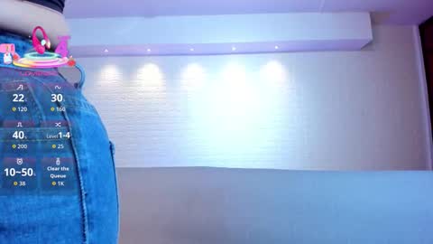 Snapshot of violeet_scott chatting on 12/16/25, 10:42 Violett Everyday From 0530 to 1430 Col Time online show from 12/16/25, 10:42