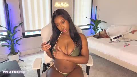 Snapshot of violet6xft chatting on 01/22/25, 09:32 Fantasy Black Girl online show from 01/22/25, 09:32