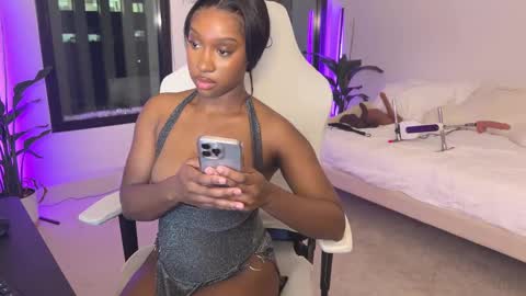 Snapshot of violet6xft chatting on 01/26/25, 05:13 Fantasy Black Girl online show from 01/26/25, 05:13