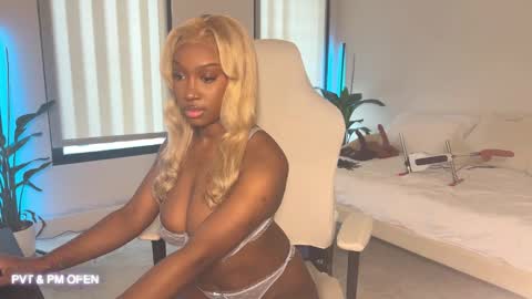 Snapshot of violet6xft chatting on 01/27/25, 09:11 Fantasy Black Girl online show from 01/27/25, 09:11