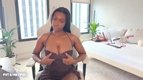 Snapshot of violet6xft chatting on 02/02/25, 09:23 Fantasy Black Girl online show from 02/02/25, 09:23