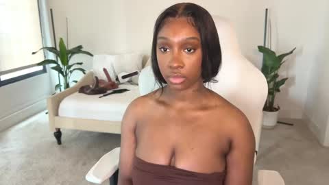 Snapshot of violet6xft chatting on 02/11/25, 08:20 Fantasy Black Girl online show from 02/11/25, 08:20