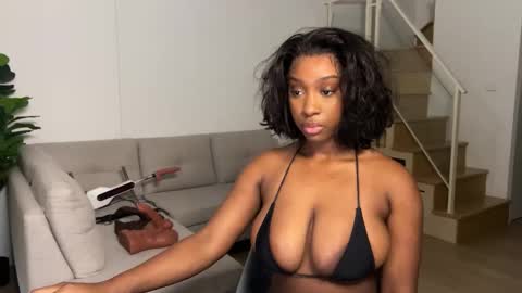 Snapshot of violet6xft chatting on 09/14/25, 05:28 Fantasy Black Girl online show from 09/14/25, 05:28